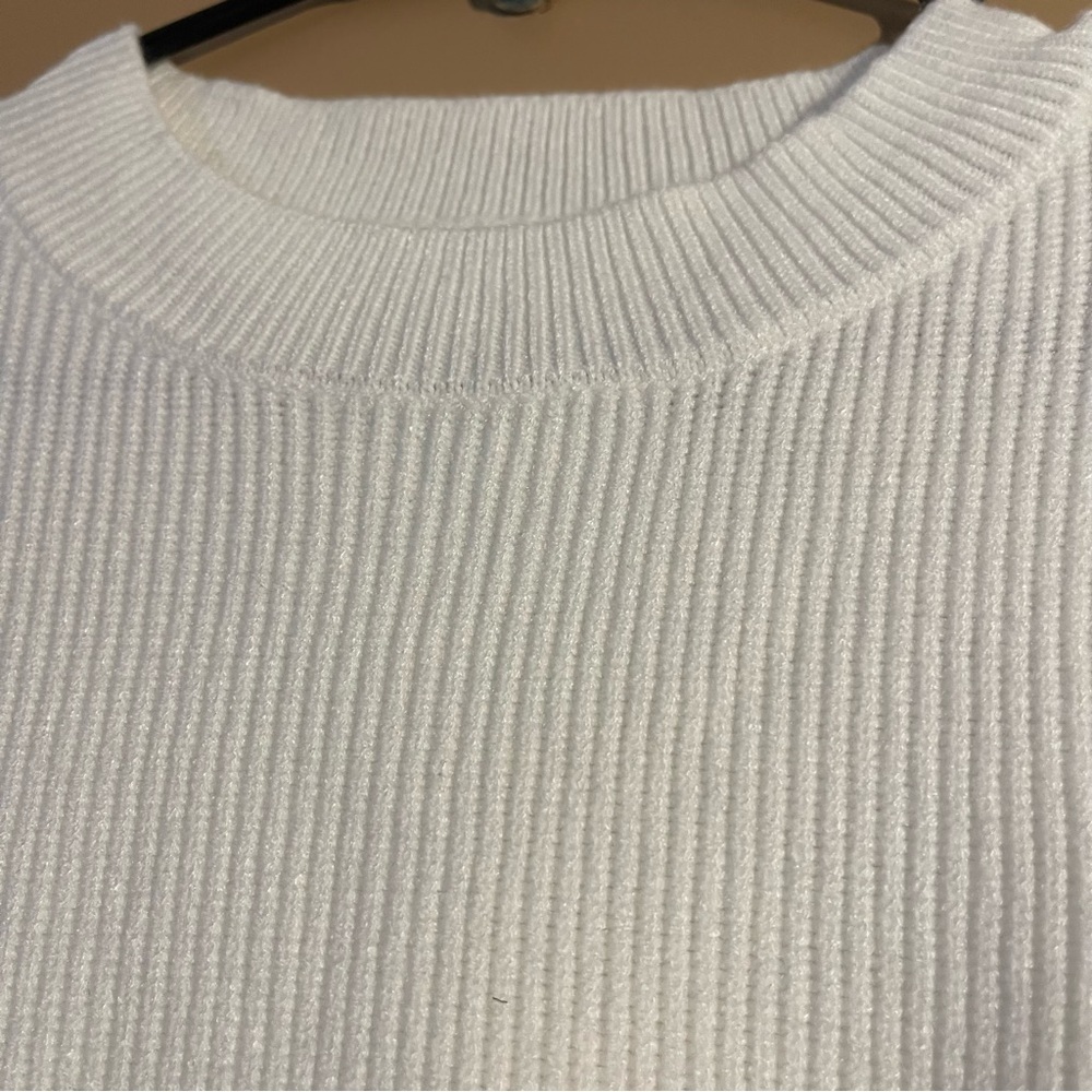 Beautiful White Ribbed Knit Sweater Size Small - Picture 6 of 7